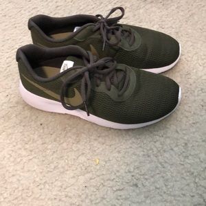 Olive Nike Tanjuns